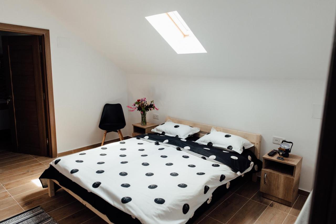 Autentic Adorabil Apartment Albestii Paminteni Ngoại thất bức ảnh