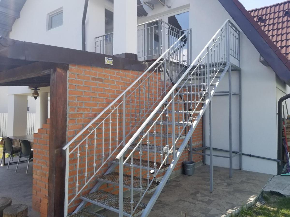 Autentic Adorabil Apartment Albestii Paminteni Ngoại thất bức ảnh
